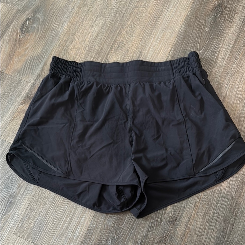 black hotty hot lululemon 4" shorts